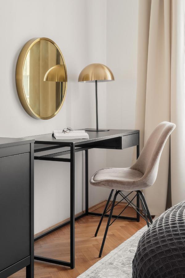 Days - Glamorous W Balcony Near Vltava River Апартаменти