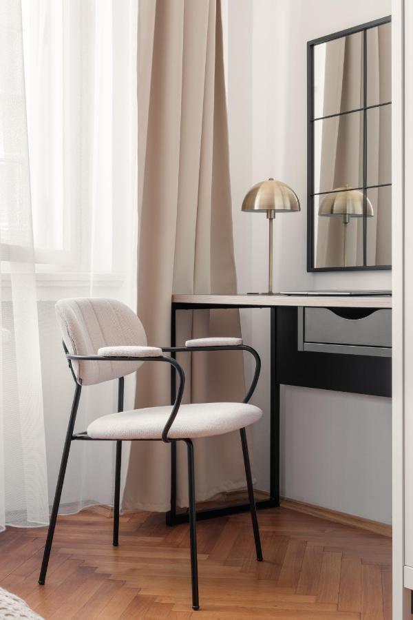 Days - Glamorous W Balcony Near Vltava River Апартаменти