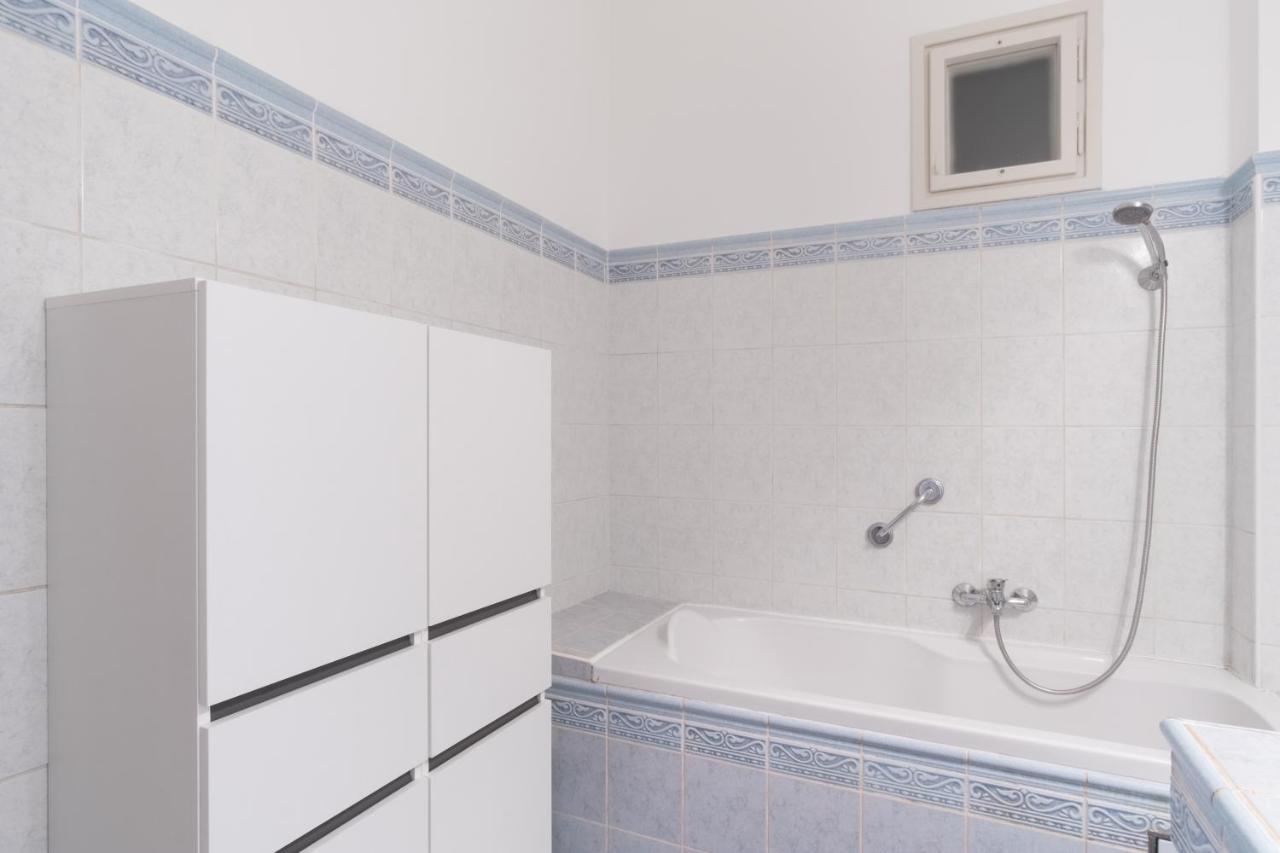 Апартаменти Days - Glamorous W Balcony Near Vltava River *