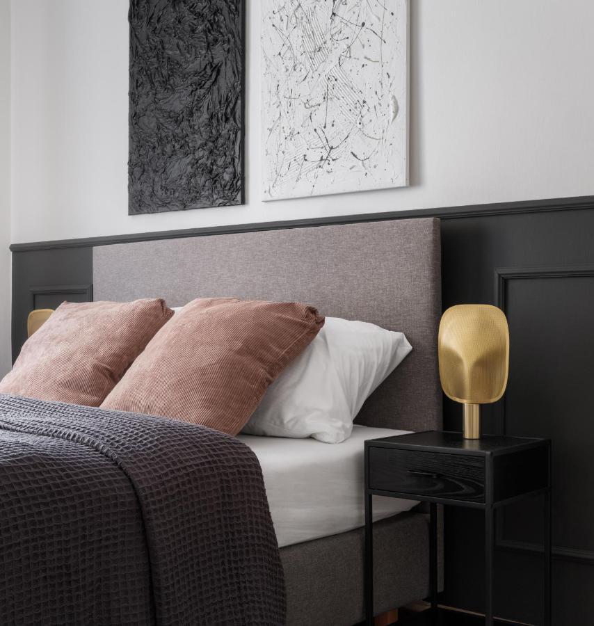 Days - Glamorous W Balcony Near Vltava River Апартаменти