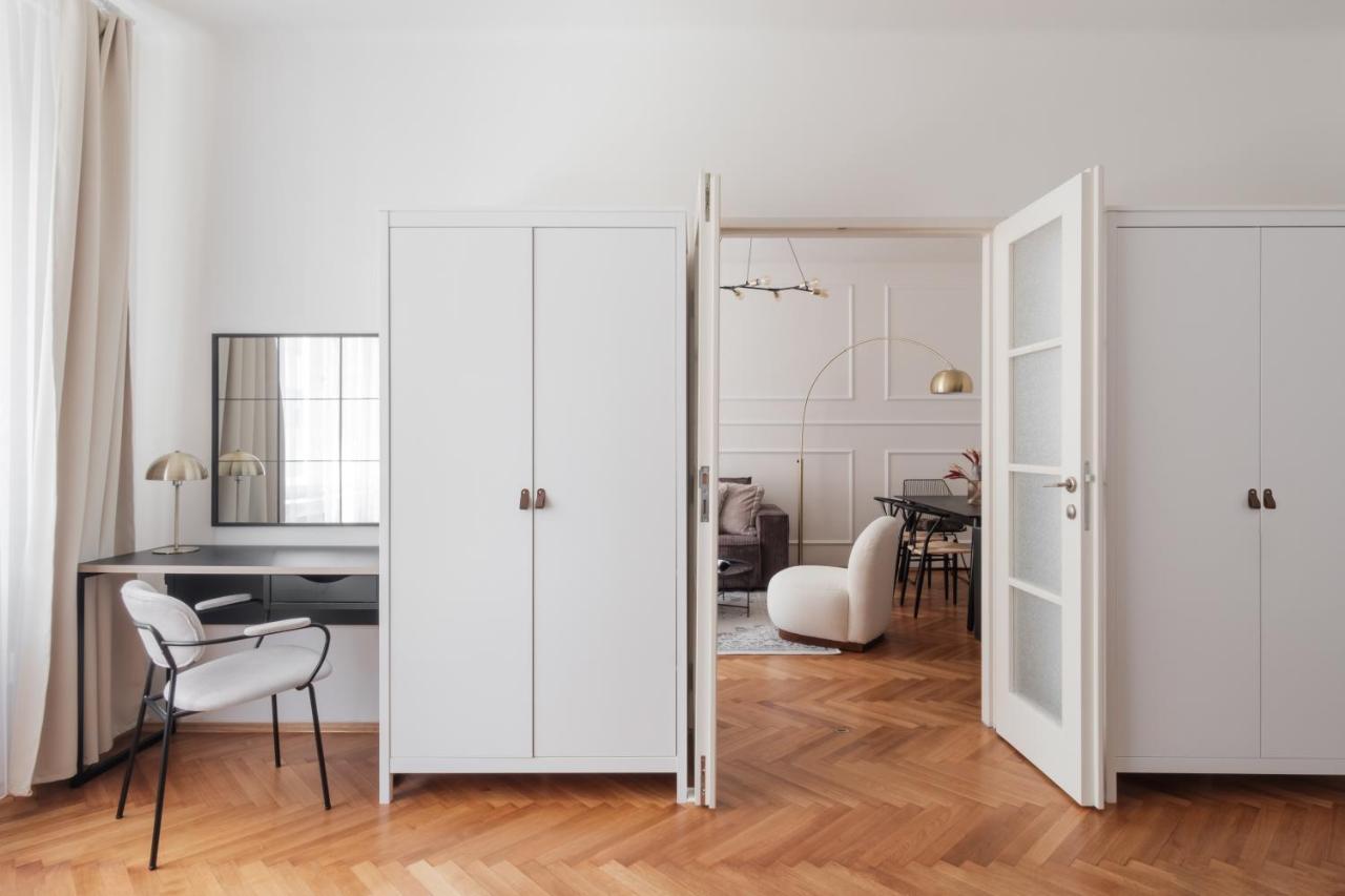 Days - Glamorous W Balcony Near Vltava River Апартаменти *